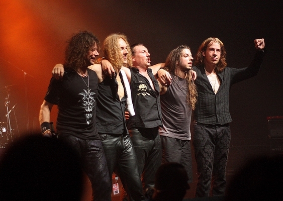 AXXIS – "Kingdom Of The Night" wird nicht einfach nur 25 Jahre alt: es erhält einen Teil 2!